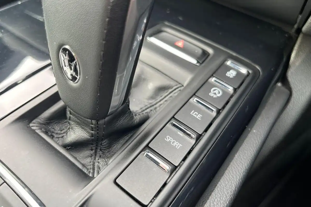 2022-maserati-ghibli-20-gt-1995cc-big-14