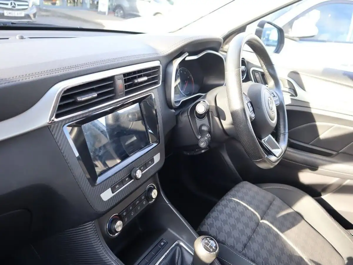 2019-mg-zs-suv-15-vti-tech-excite-106ps-big-39