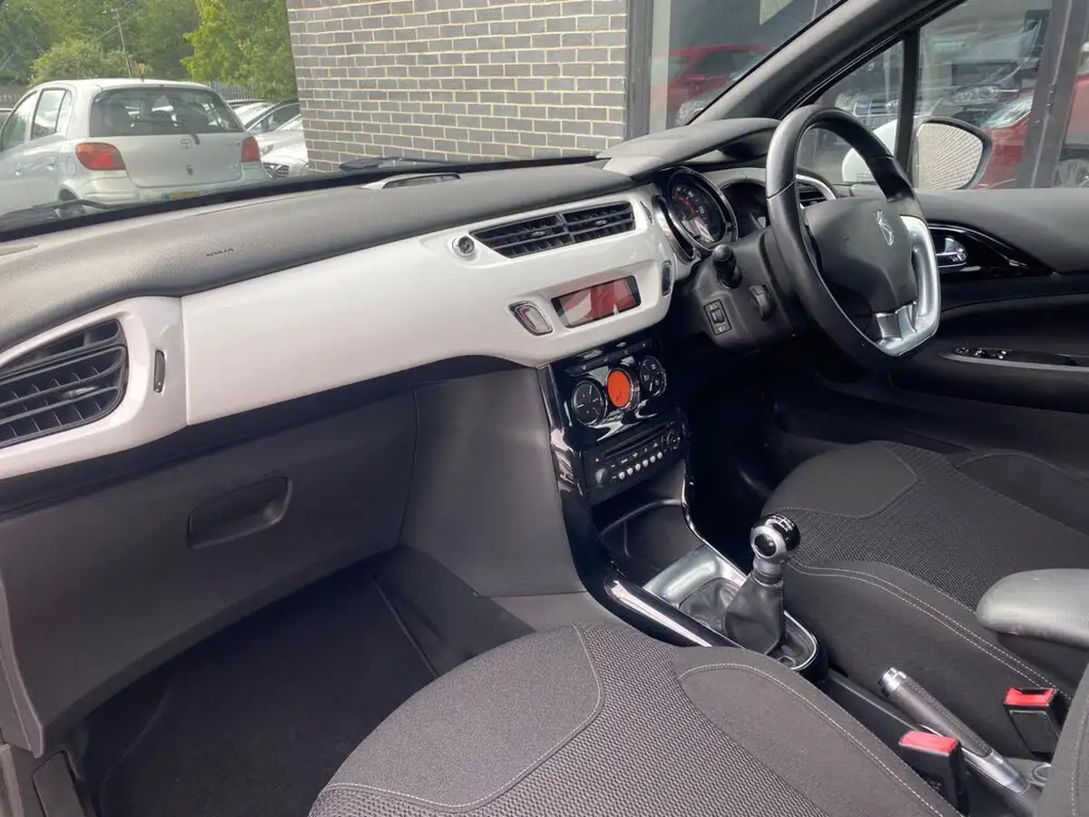 2010-citroen-ds3-16-dstyle-big-17
