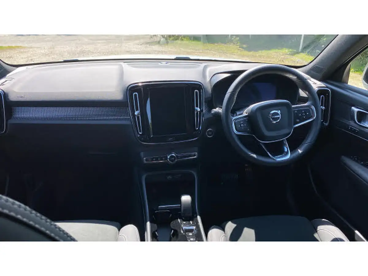 2024-volvo-xc40-20-b3-plus-big-19