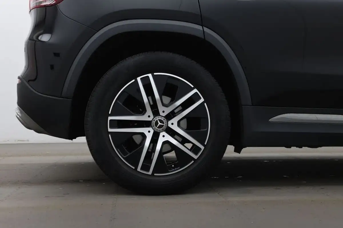 2021-mercedes-benz-gla-class-20d-gla-200d-sport-big-17