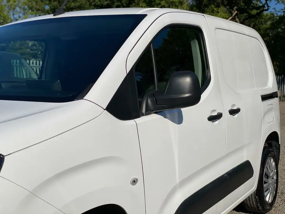 2021-peugeot-partner-15-bluehdi-1000-professional-100ps-eu6dt-panel-big-24