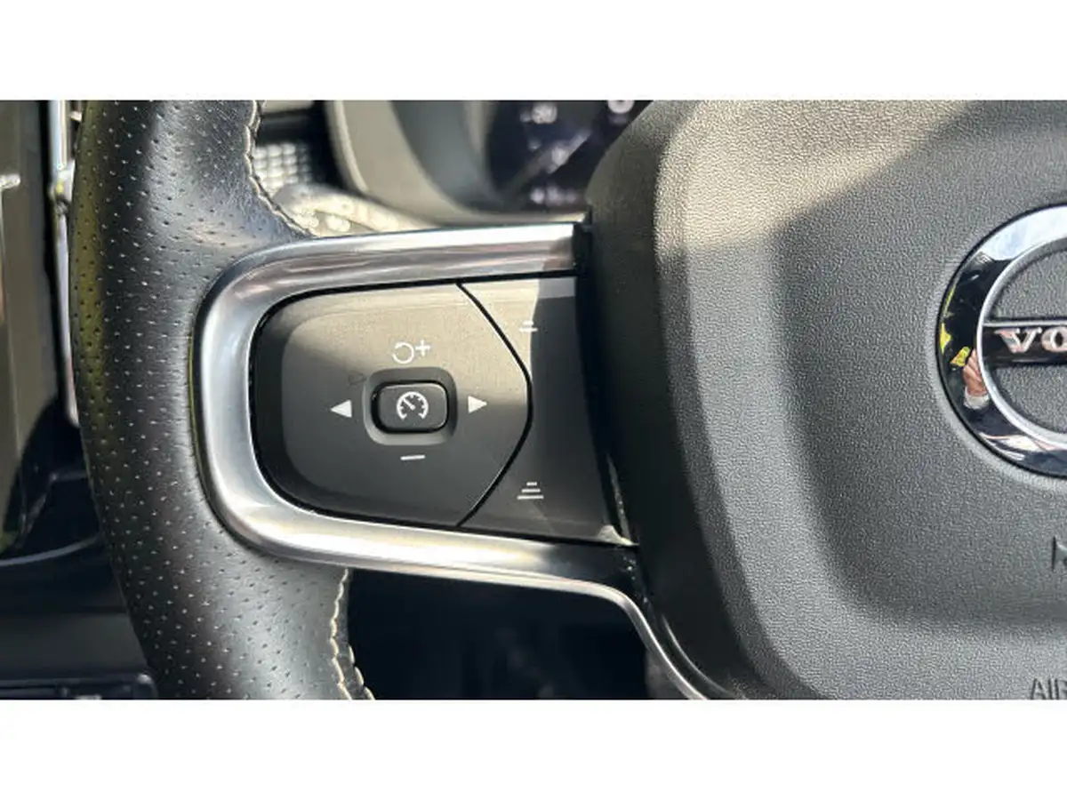 2020-volvo-xc40-20td-d3-r-design-geartronic-big-20