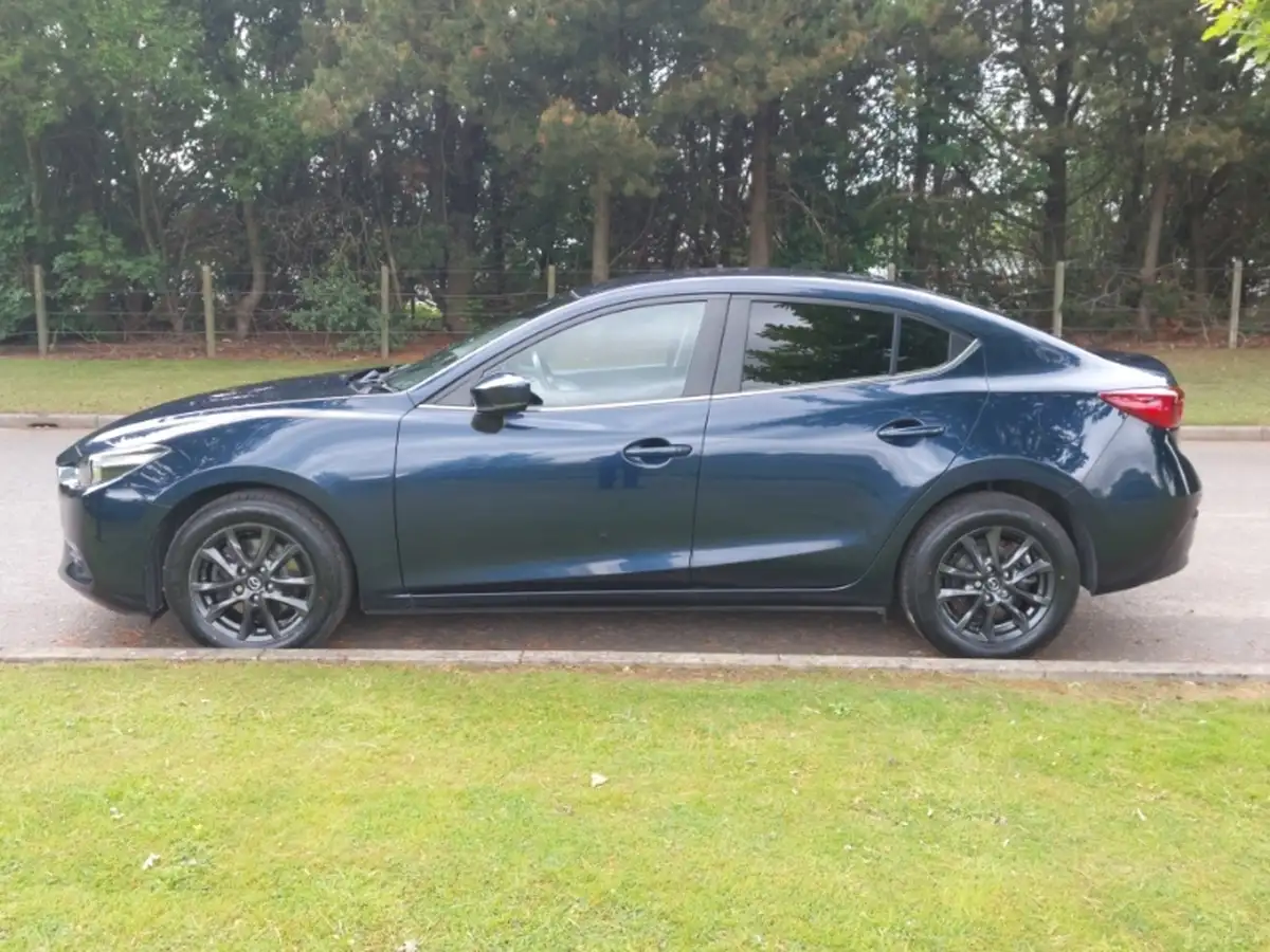 2018-mazda-mazda3-20-se-l-nav-fastback-4d-big-3