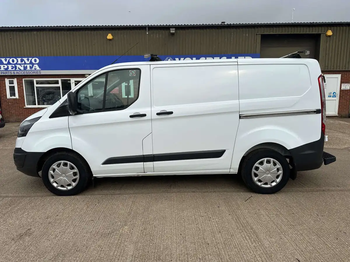 2016-ford-transit-custom-22tdci-310-l1h1-100ps-econetic-panel-van-big-3