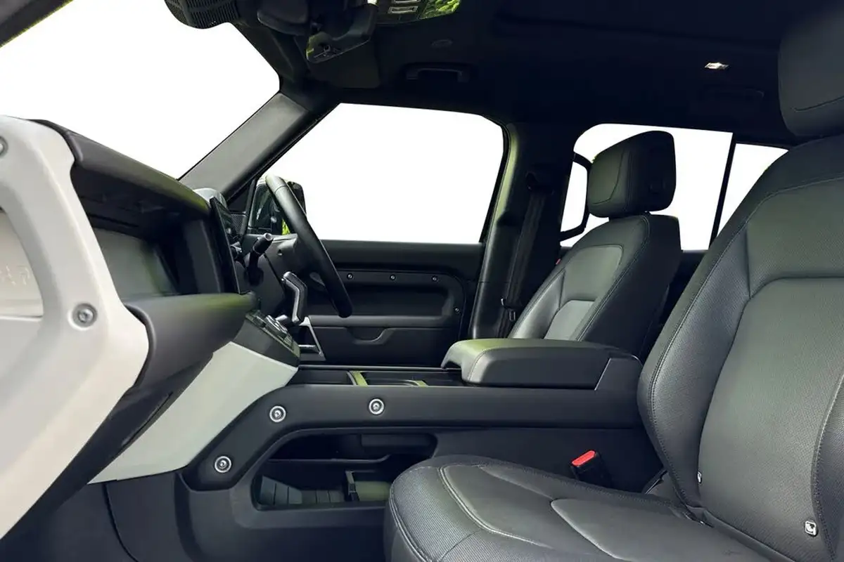 2024-land-rover-110-defender-30-d300-x-dynamic-hse-big-2
