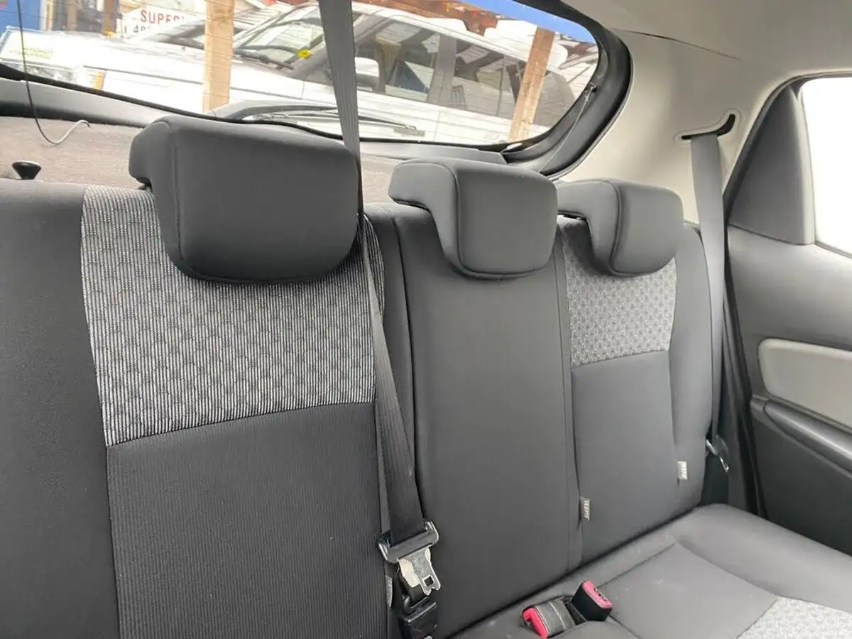 2015-toyota-yaris-133-icon-vvt-i-5d-big-17