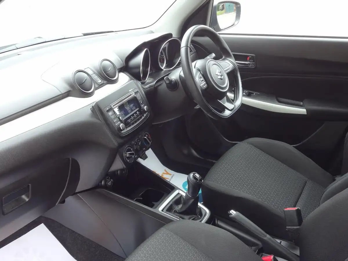 2019-suzuki-swift-12-dualjet-attitude-big-7
