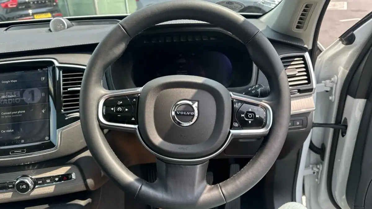 2024-volvo-xc90-20-t8-ultra-dark-big-9