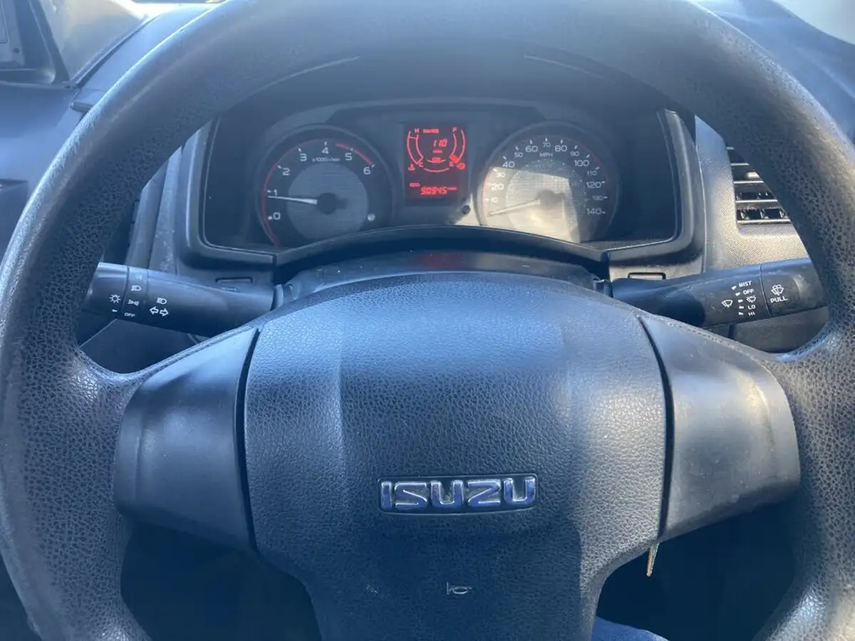 2019-isuzu-d-max-19td-utility-4x4-extended-pick-up-big-15