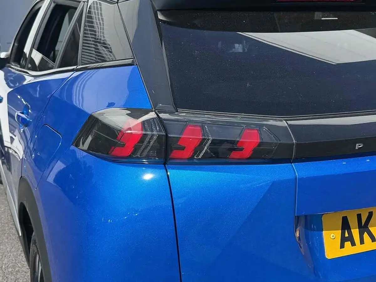 2021-peugeot-2008-suv-e-gt-big-10
