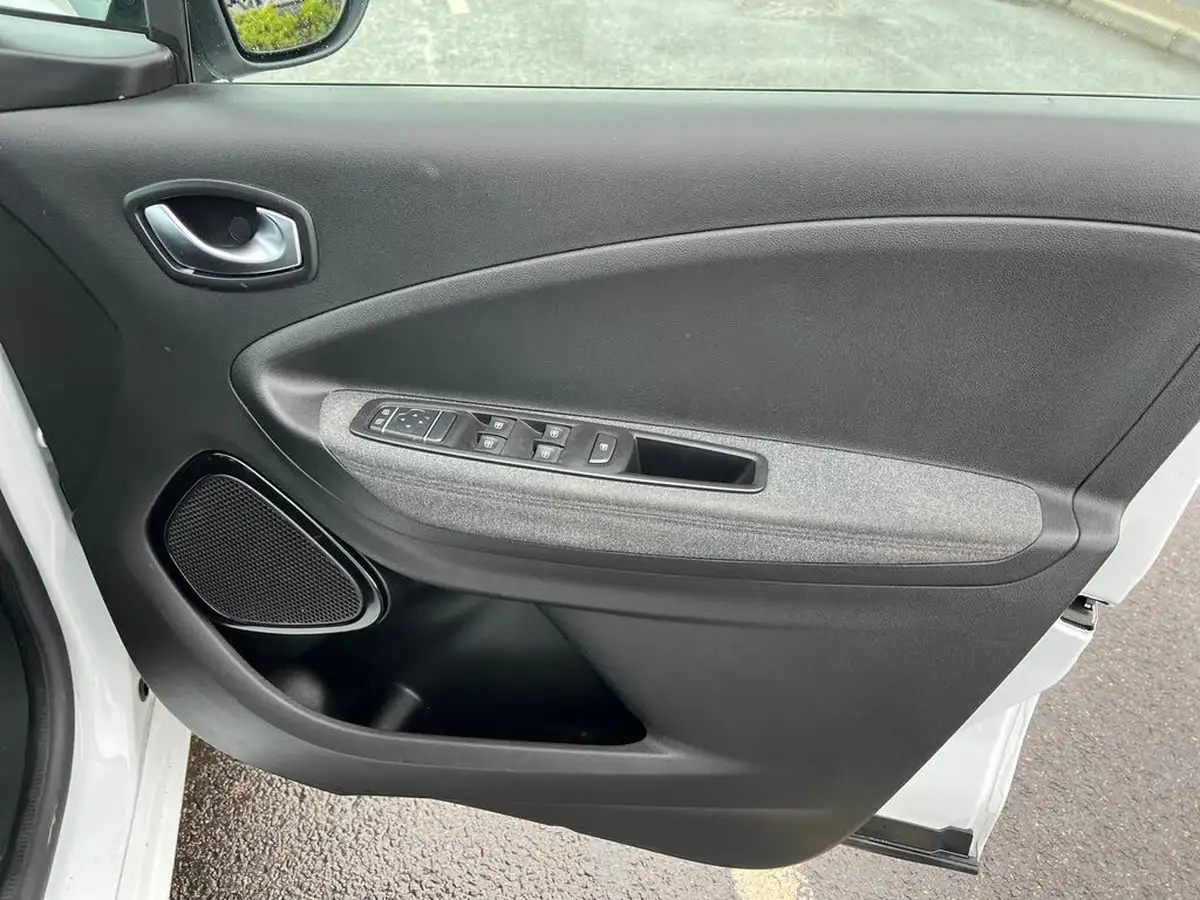 2021-renault-zoe-e-i-iconic-110ps-r110ze50-big-34