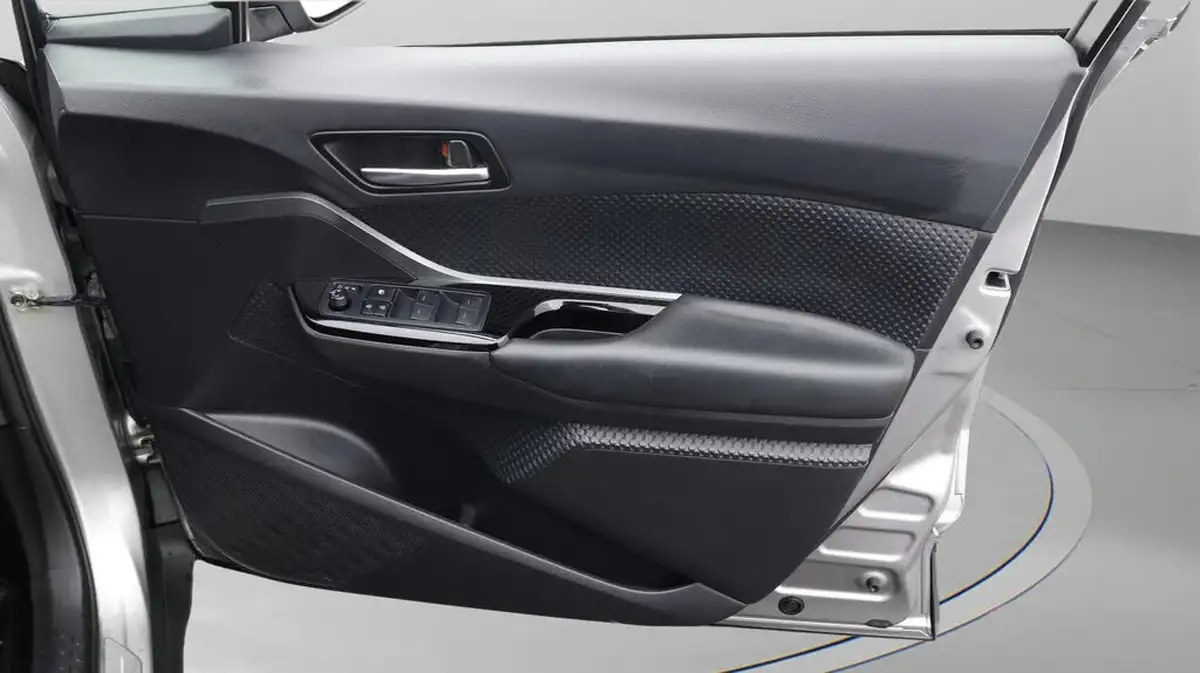 2022-toyota-c-hr-18-vvt-i-gr-sport-big-15