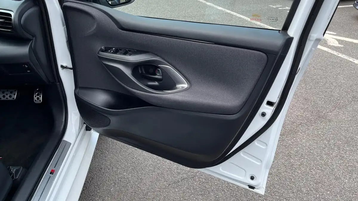 2022-toyota-yaris-15-vvt-i-gr-sport-big-21