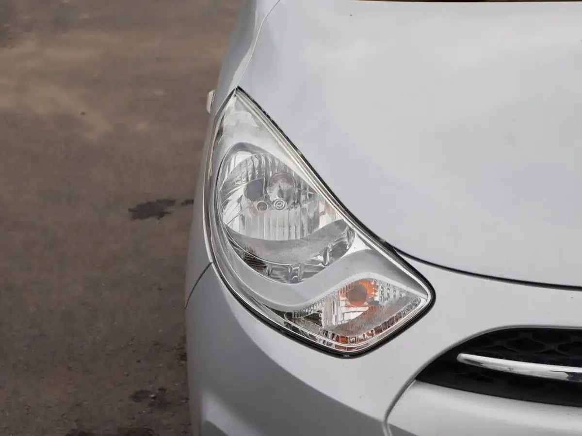 2012-hyundai-i10-12-style-85bhp-big-12