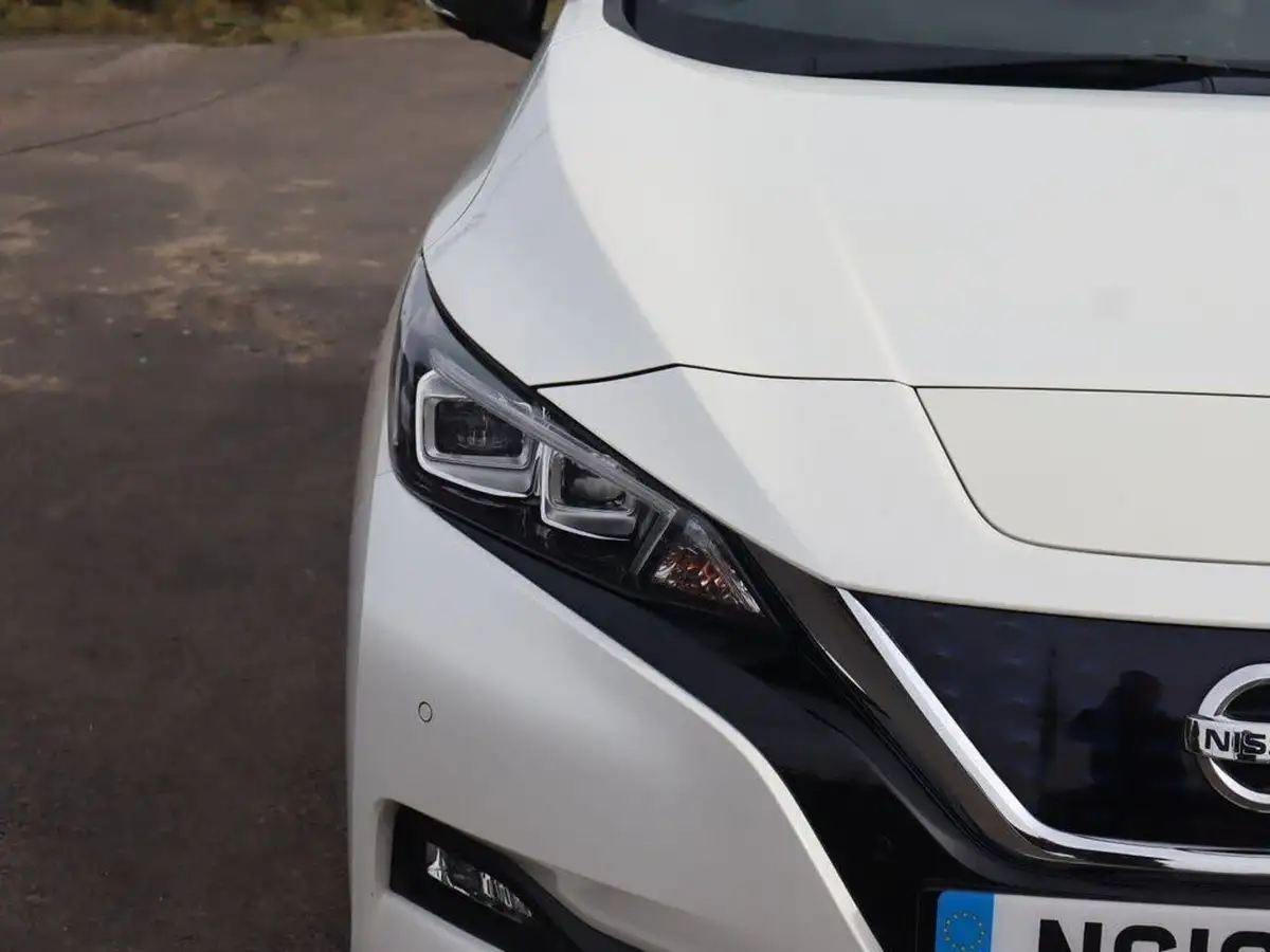 2019-nissan-leaf-e-tekna-big-12