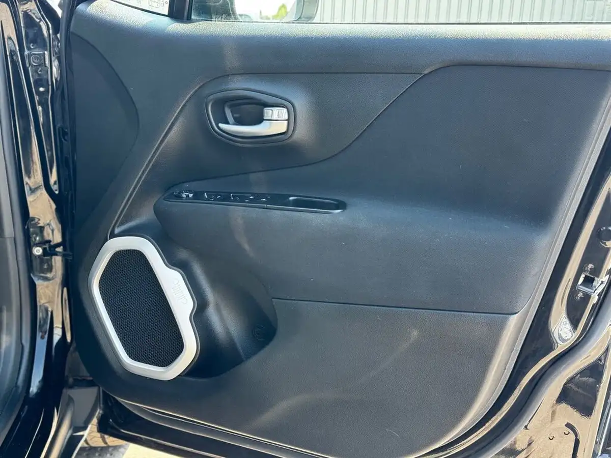 2018-jeep-renegade-10-gse-sport-big-23