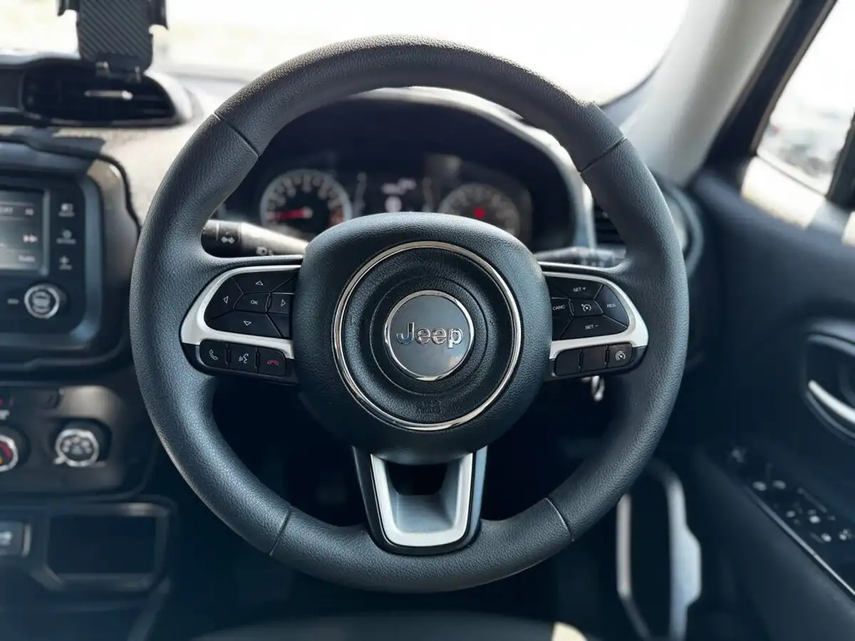 2018-jeep-renegade-10-gse-sport-big-19