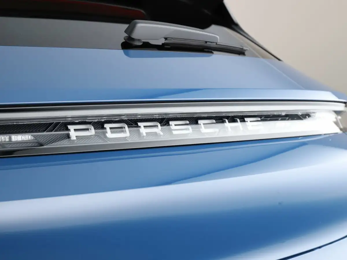 2025-porsche-taycan-e-4s-cross-turismo-598ps-big-53