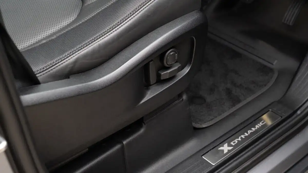 2024-land-rover-110-defender-30-d300-x-dynamic-hse-big-37