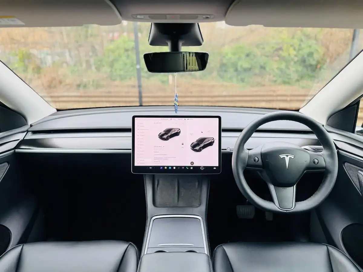 2023-tesla-model-y-e-rwd-big-2