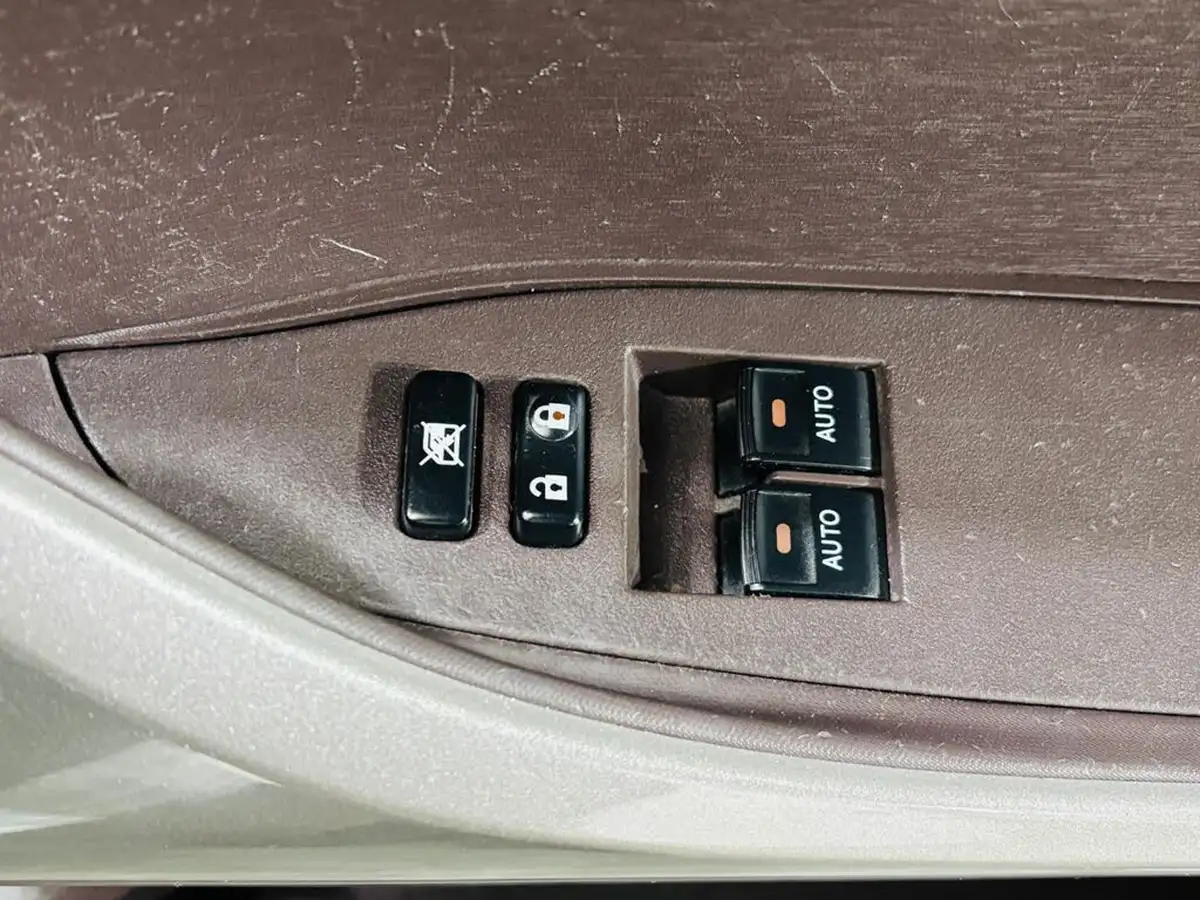 2009-toyota-iq-10-2-multidrive-big-16