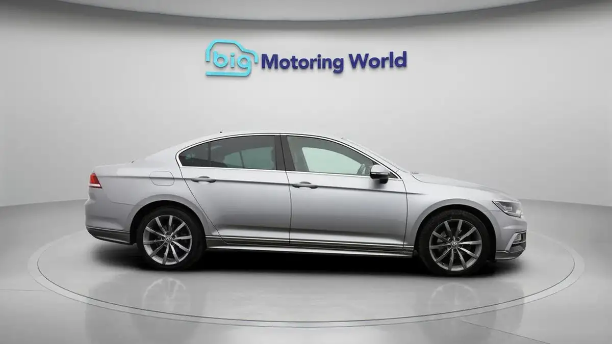 2019-volkswagen-passat-20tdi-r-line-150ps-scr-saloon-4d-big-8