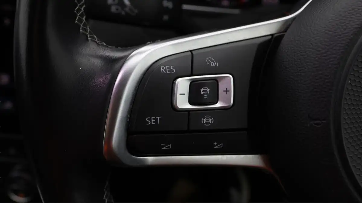 2019-volkswagen-passat-20tdi-r-line-150ps-scr-saloon-4d-big-32