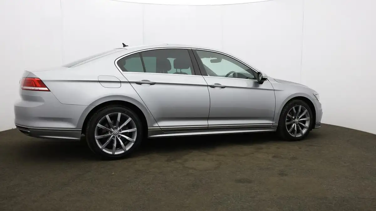 2019-volkswagen-passat-20tdi-r-line-150ps-scr-saloon-4d-big-48