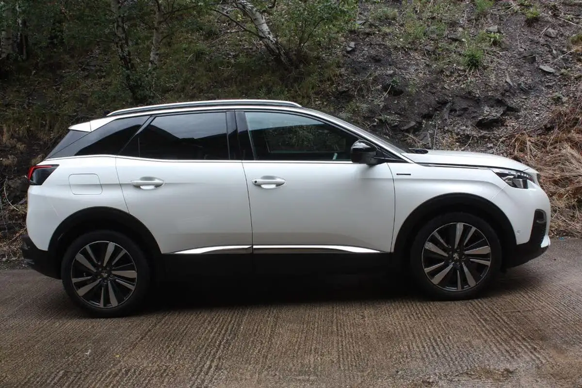 2019-peugeot-3008-suv-12-puretech-gt-line-big-5