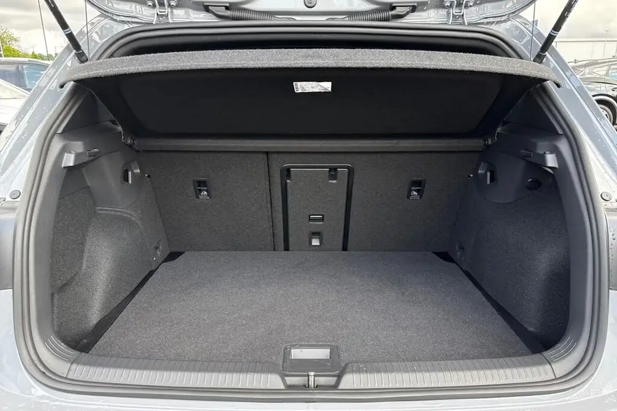 2024-volkswagen-golf-15-tsi-r-line-150ps-evo-hatchback-big-9