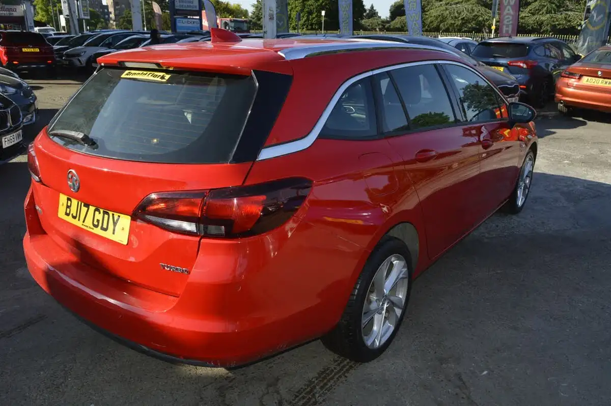 2017-vauxhall-astra-14i-16v-turbo-sri-nav-150ps-ss-sport-tourer-auto-big-1