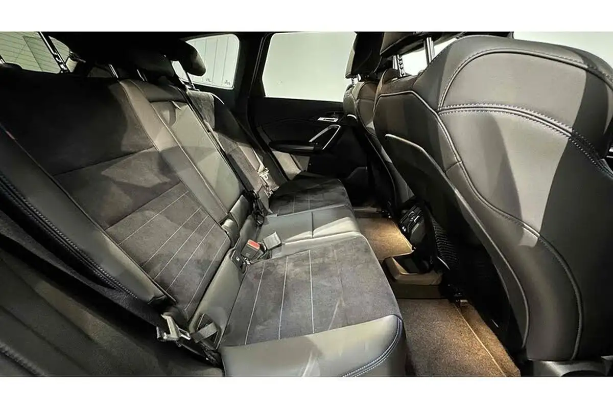 2024-bmw-ix1-e-edrive20-m-sport-big-25
