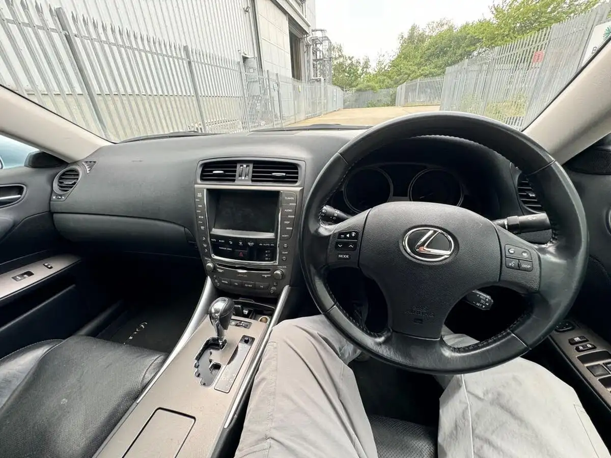 2010-lexus-is-250-25-se-i-dab-saloon-4d-auto-big-35