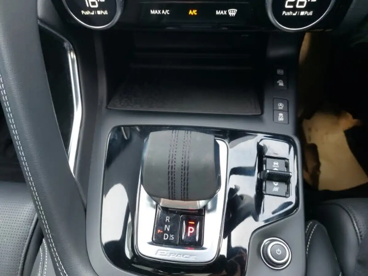 2022-jaguar-e-pace-15-p300e-r-dynamic-hse-big-15