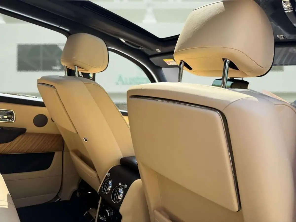 2019-rolls-royce-cullinan-awd-big-9