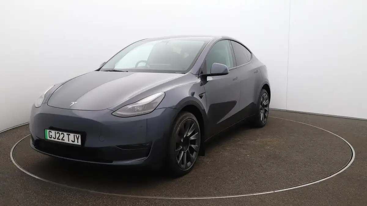2022-tesla-model-y-e-long-range-big-39