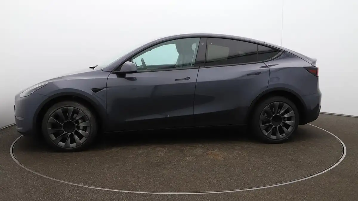 2022-tesla-model-y-e-long-range-big-67