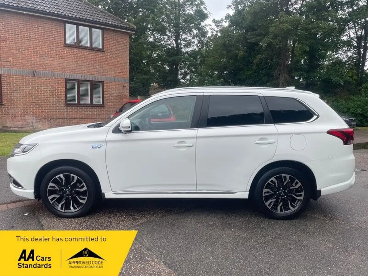 2015-mitsubishi-outlander-20-gx4h-phev-big-5