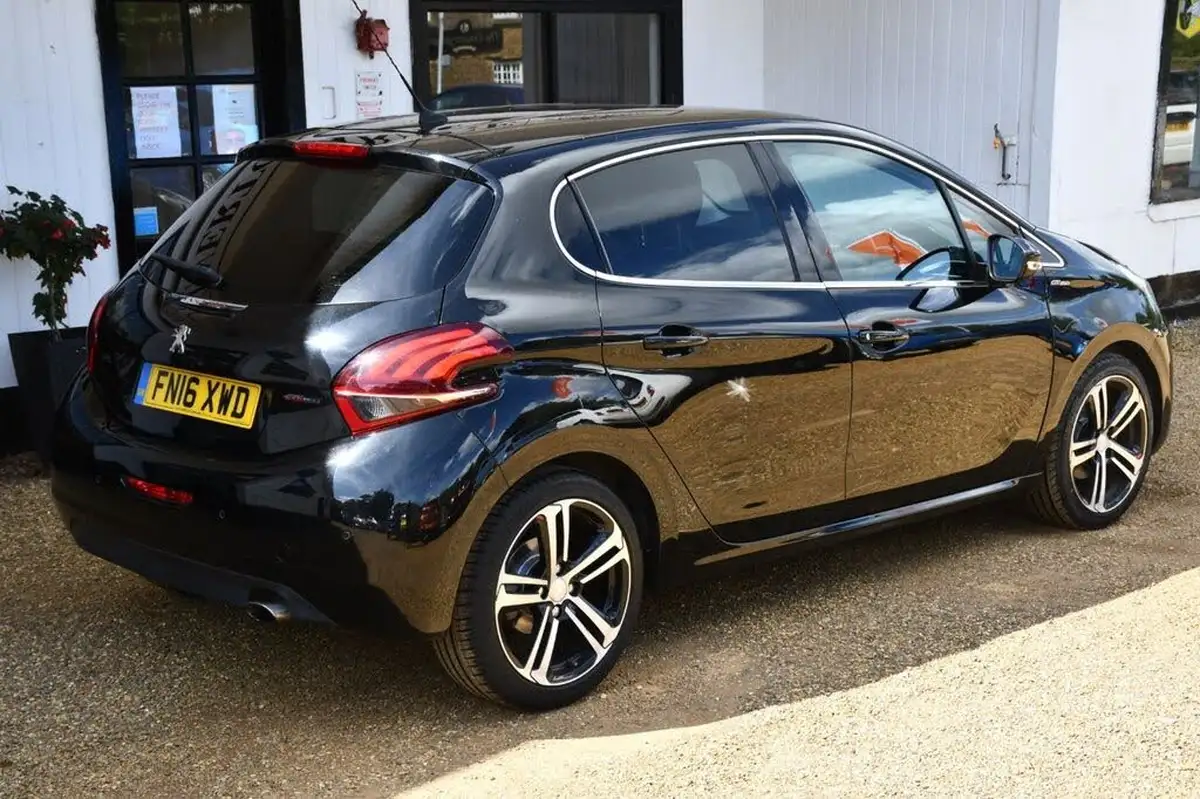 2016-peugeot-208-12-puretech-gt-line-5d-big-5