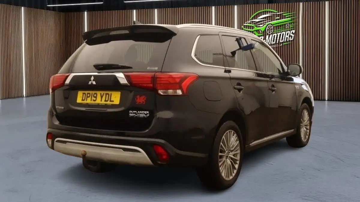 2019-mitsubishi-outlander-24-4h-phev-big-3