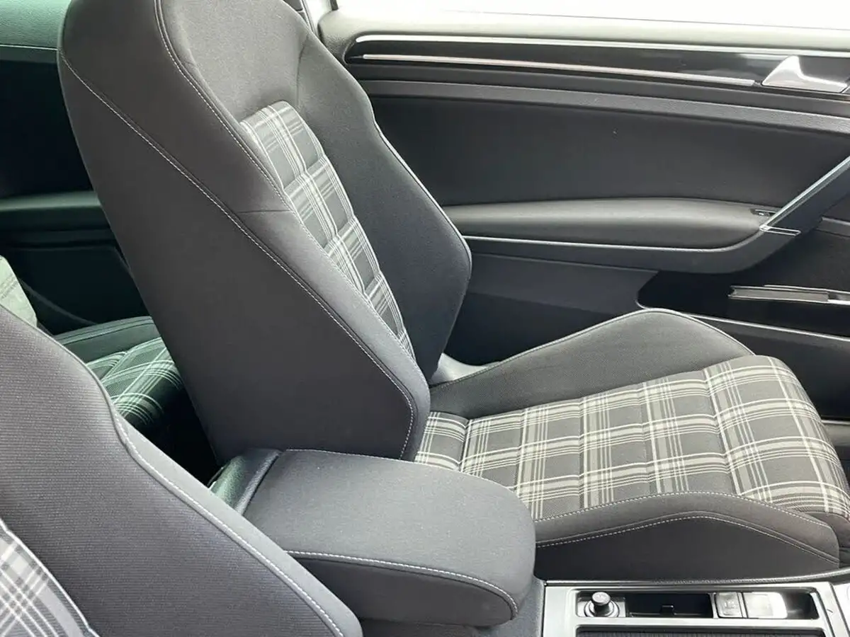 2014-volkswagen-golf-20tdi-gtd-3d-big-28