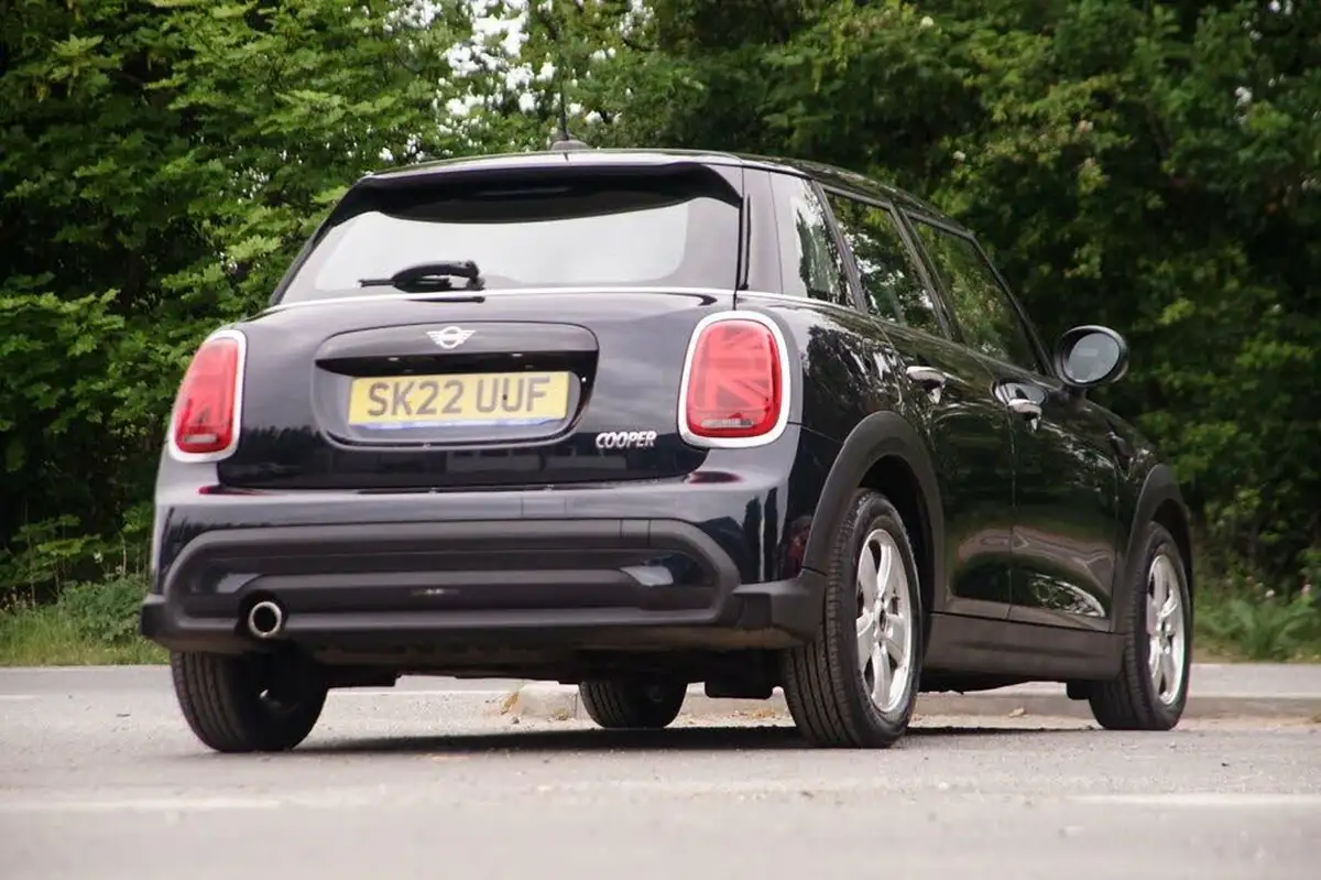 2022-mini-cooper-15-cooper-classic-hatchback-5d-auto-big-4