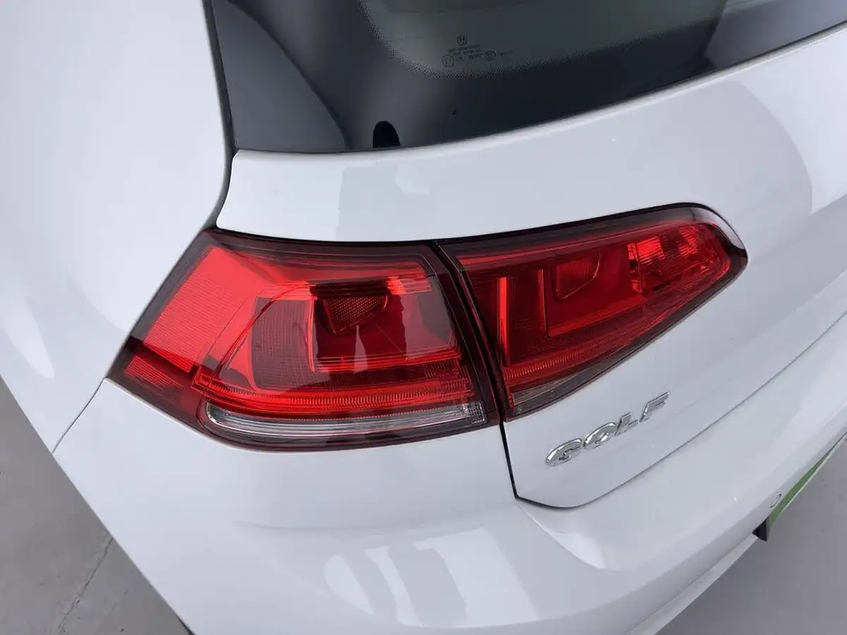 2015-volkswagen-golf-14-tsi-match-5d-big-75