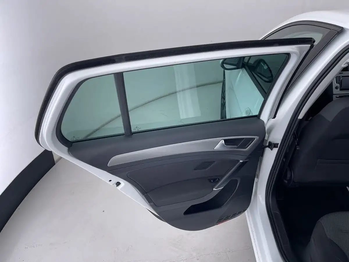 2015-volkswagen-golf-14-tsi-match-5d-big-27