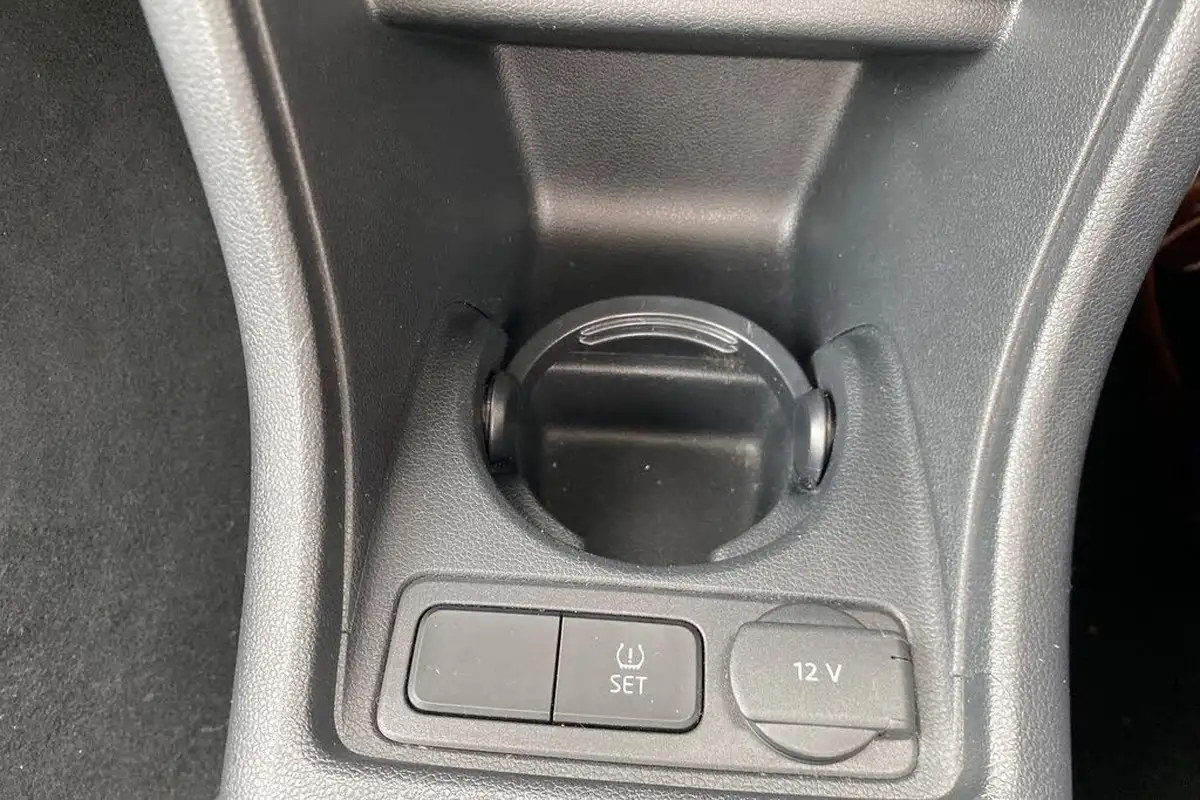 2018-volkswagen-up-10-move-up-5d-big-65