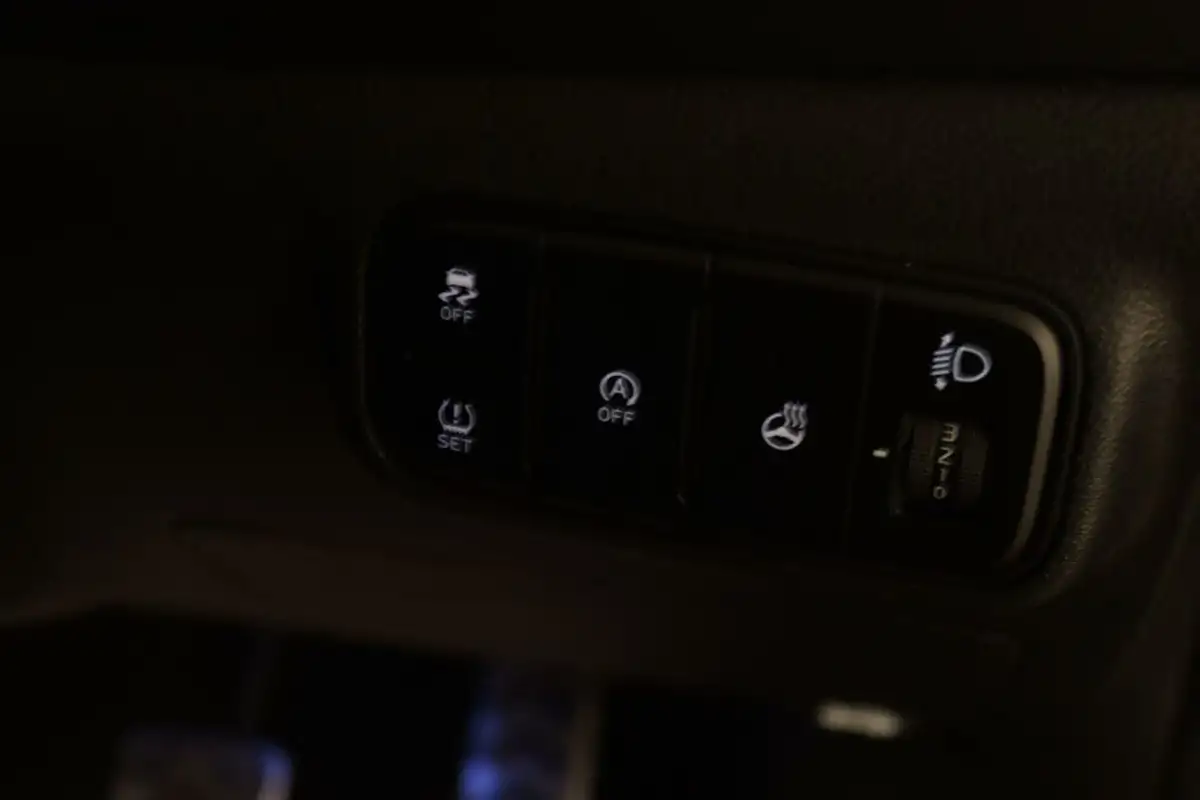 2022-hyundai-bayon-10-t-gdi-premium-120ps-big-16
