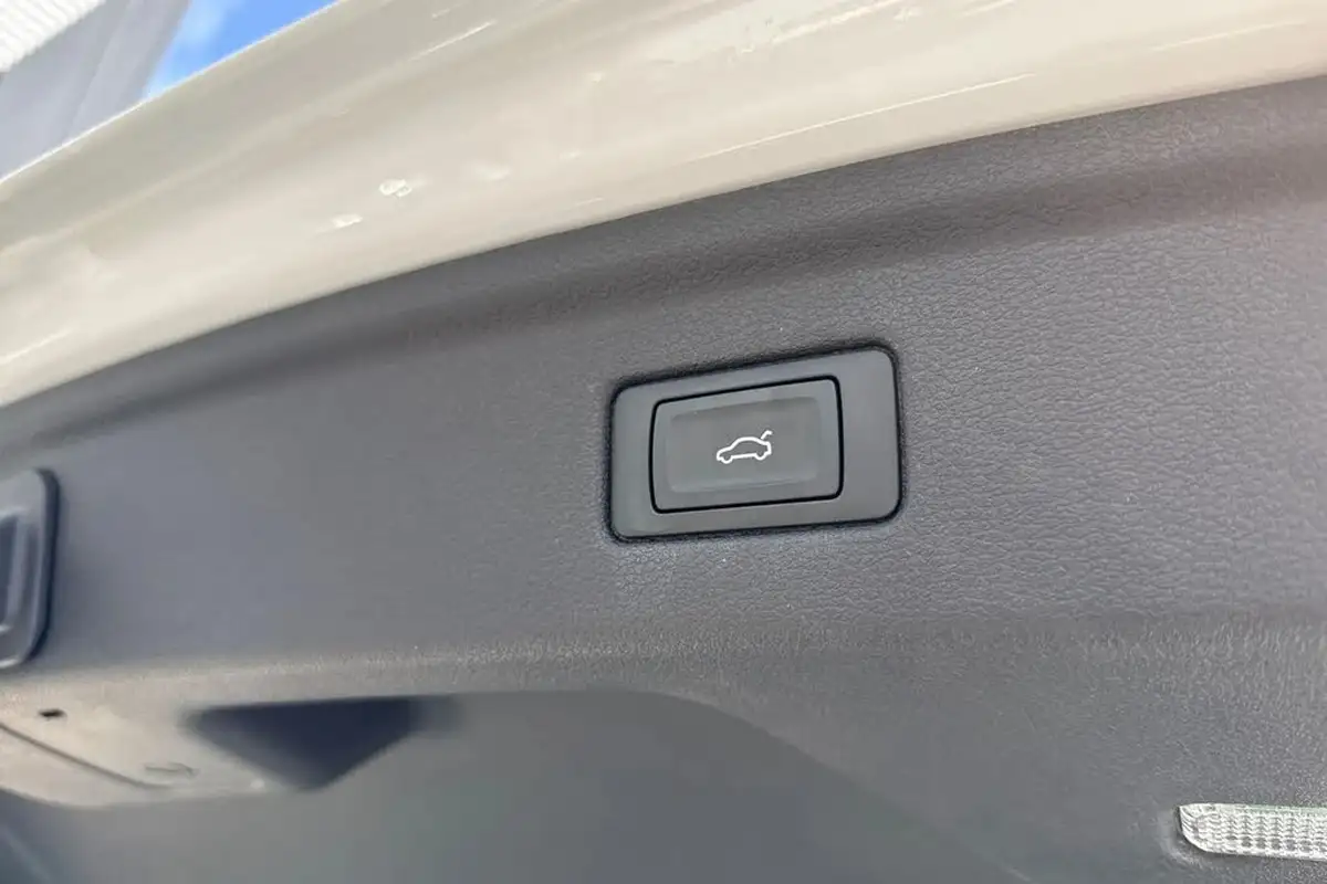 2023-audi-a5-20-35-tfsi-sportback-5d-big-33