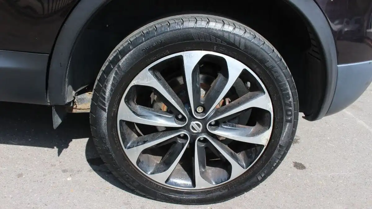 2013-nissan-qashqai-16-360-cvt-big-20