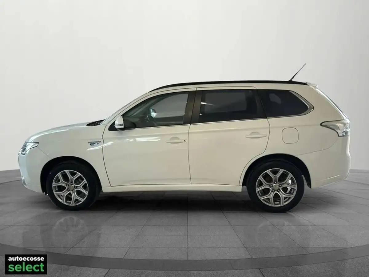 2015-mitsubishi-outlander-20-gx4h-phev-big-22